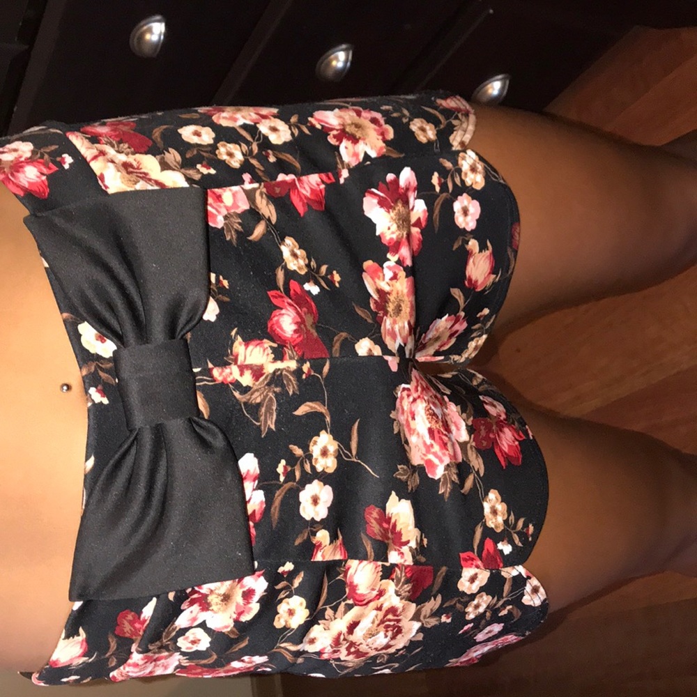 Charlotte Russe stretchy floral shorts with bow